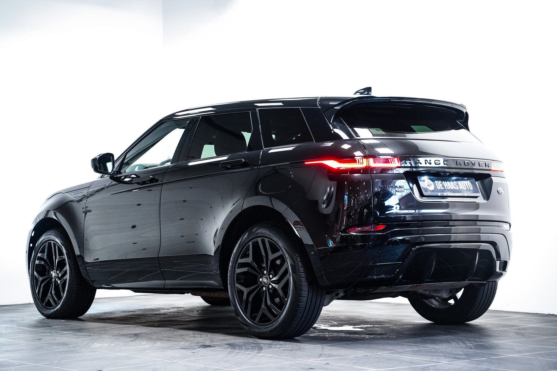 Land Rover Range Rover Evoque 1.5 P300e AWD R-Dynamic Black, Automaat, 309 pk, Stof, Zwart