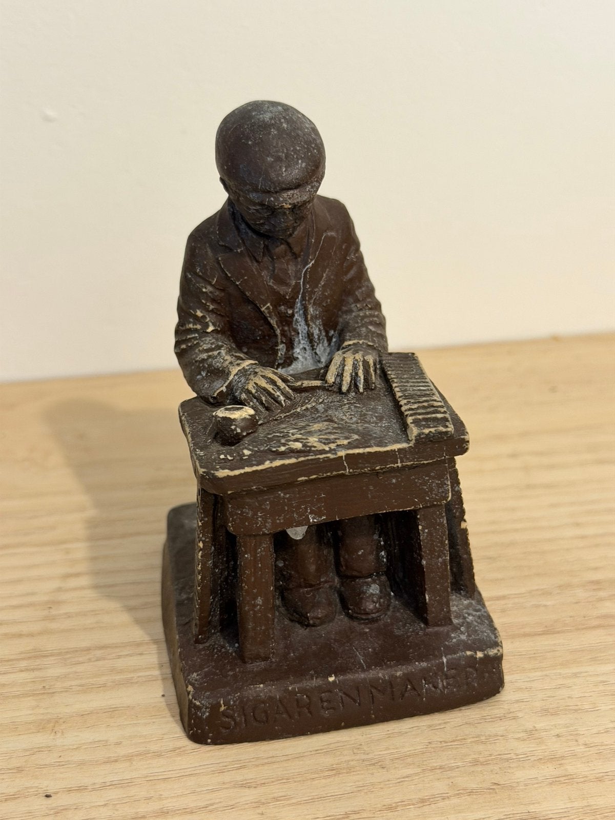 Vintage Beeldje "Sigarenmaker"  Oud Hollands Ambacht 11cm, Ophalen of Verzenden