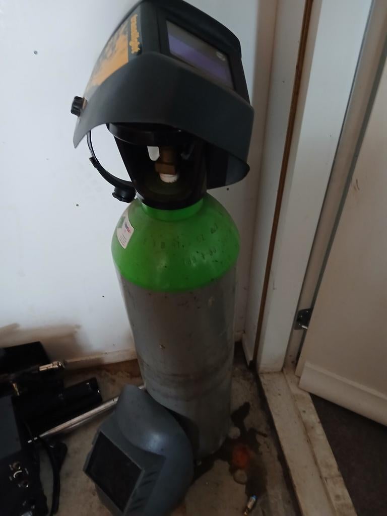 Lasapparaat met gasfles en lasmaskers, Doe-het-zelf en Verbouw, Ophalen of Verzenden, Gebruikt, 150 tot 250 ampère, Co2