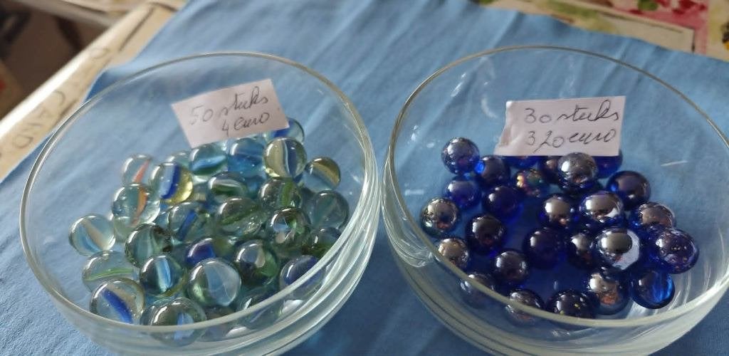 knikkers licht groen en blauwe parelmoer, Ophalen of Verzenden, Zo goed als nieuw