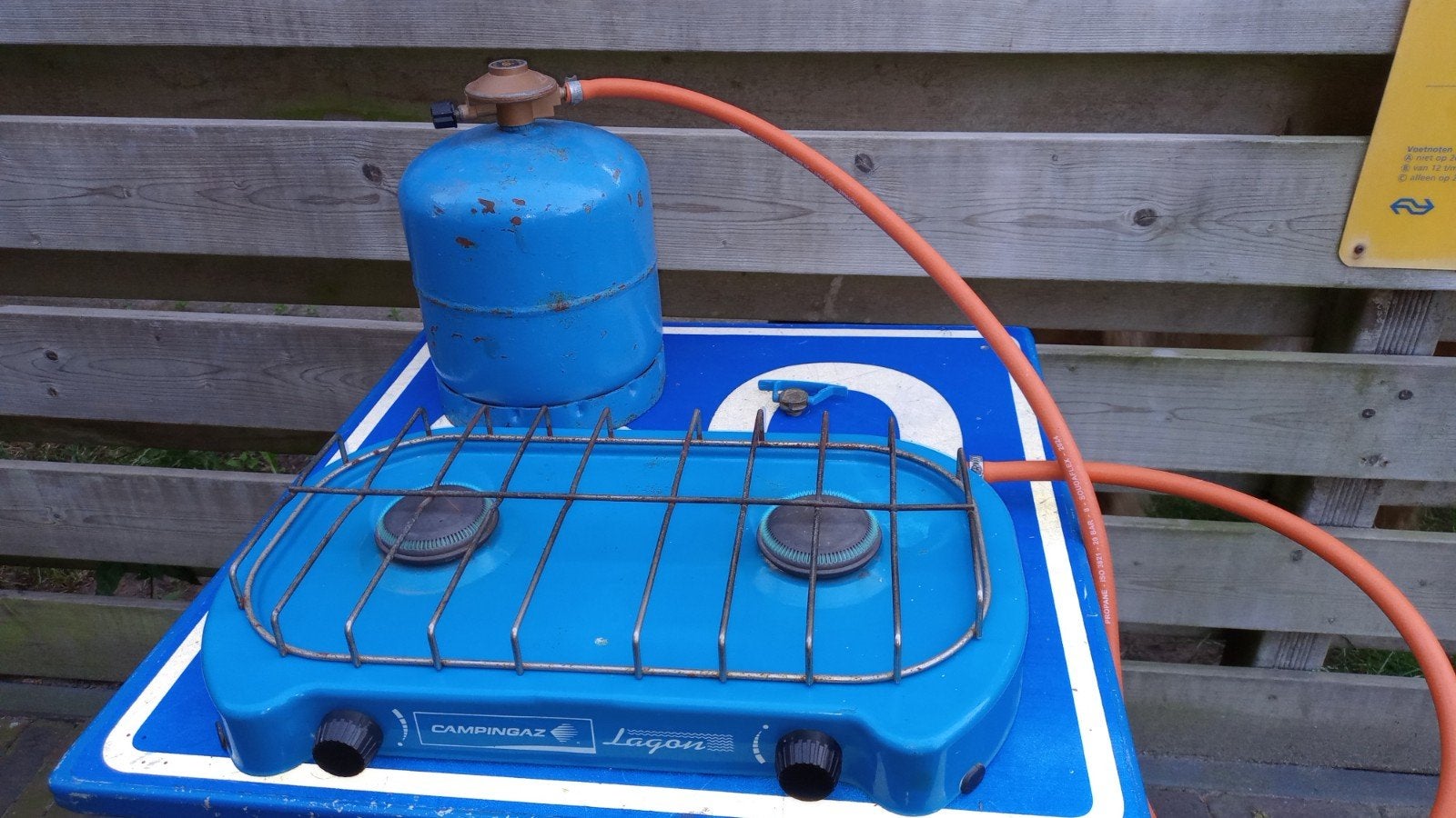 Campingaz 2 pits gasstel met aansluiting en tank, Ophalen