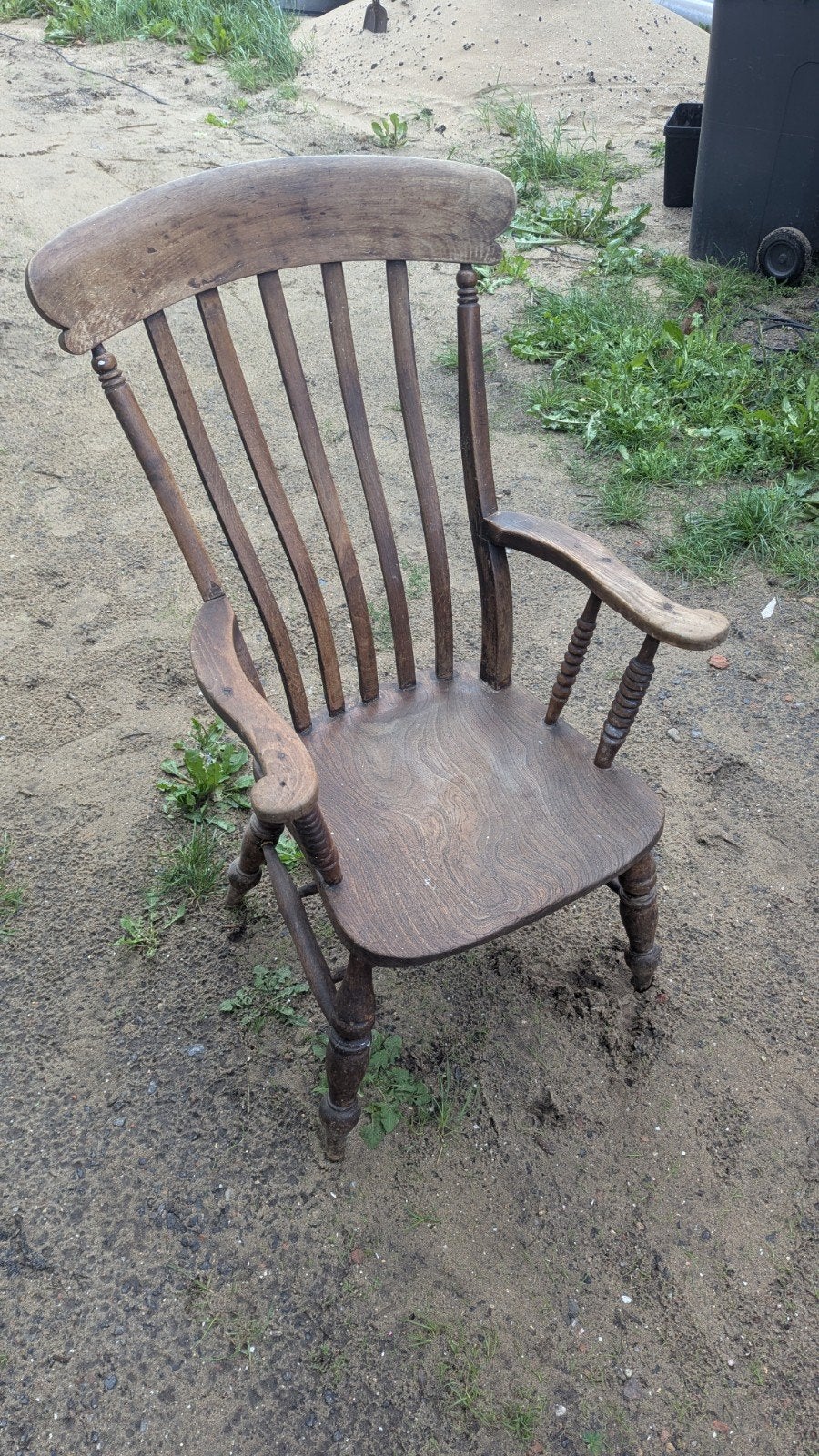 Houten stoel, Ophalen