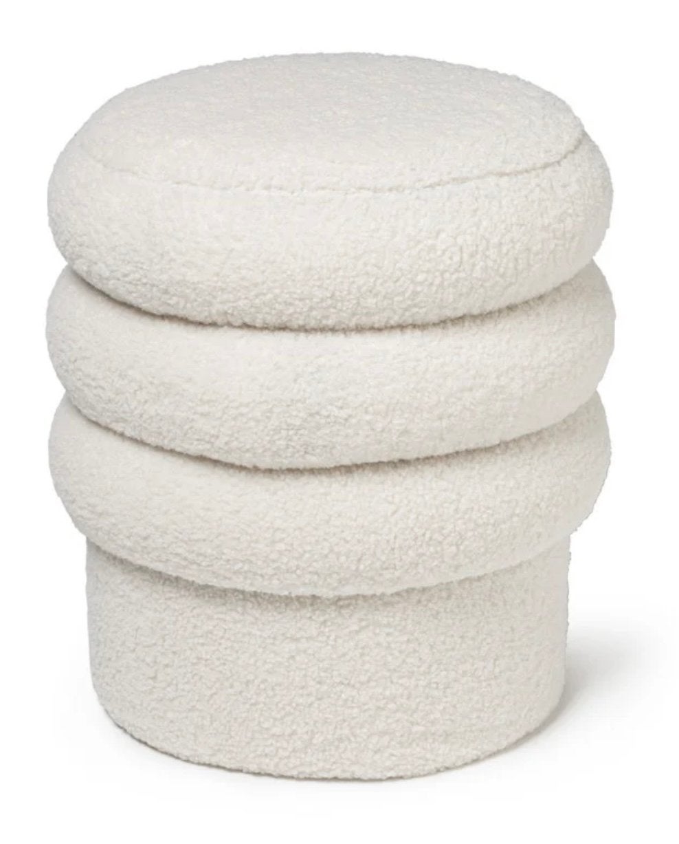 Witte Bouclé Poef - Stijlvolle en Comfortabele Voetenbank, Huis en Inrichting, Minder dan 50 cm, Rond, Ophalen of Verzenden, Zo goed als nieuw