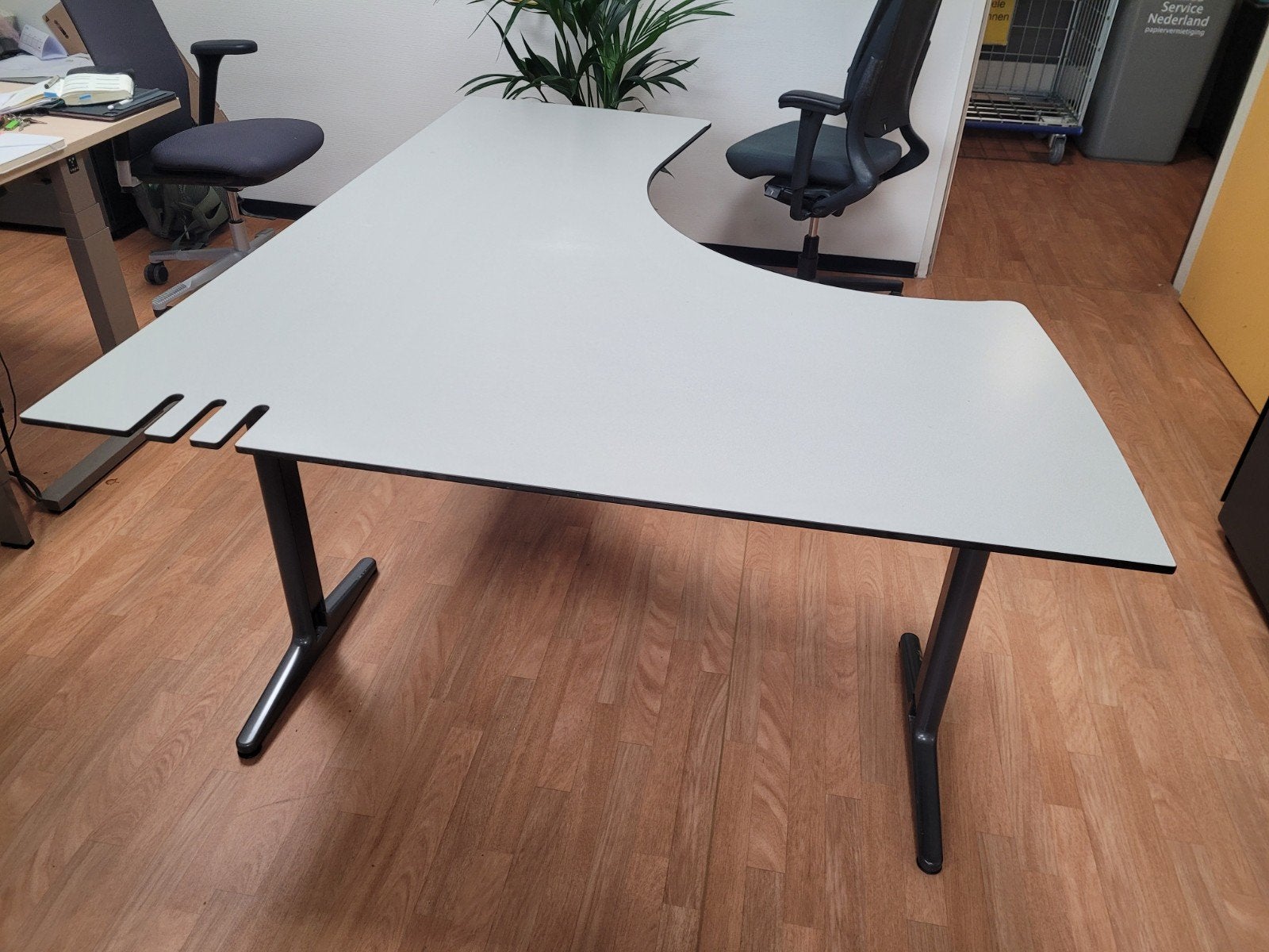 AHREND Mehes hoekbureau ( 180x140cm ), Huis en Inrichting, Bureaus, Ophalen, Grijs, Hoekbureau