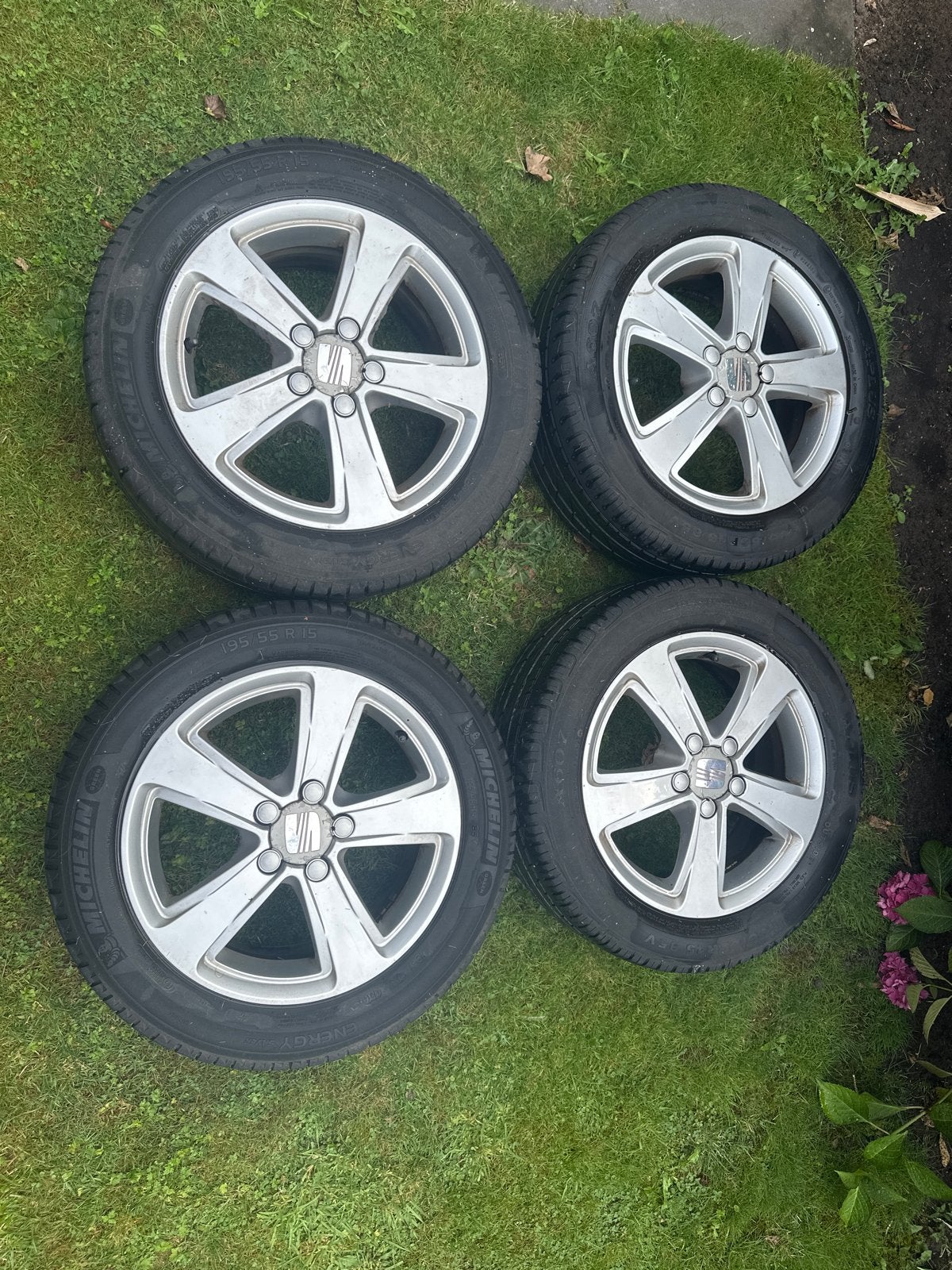 Seat Ibiza velgen met Michelin/APLUS 195/55R15 zomerbanden, Auto-onderdelen, Ophalen, Gebruikt, 15 inch, Banden en Velgen