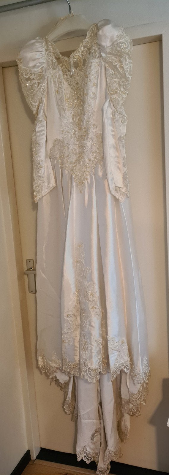 Vintage trouwjurk met kant en parels, Trouwjurk, Wit, Ophalen of Verzenden, Onbekend