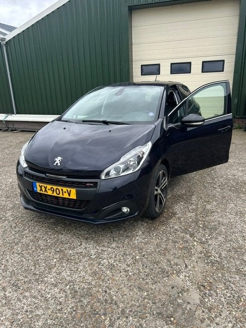 DEFECT Peugeot 208 GT-LINE 1.2 110pk 2018, Voorwielaandrijving, 40 €/maand, Zwart, 1199 cc