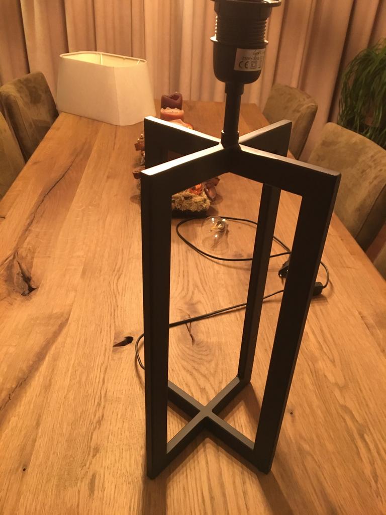 Tafellamp voet.  Zwart ijzer, Ophalen, Zo goed als nieuw, Minder dan 50 cm