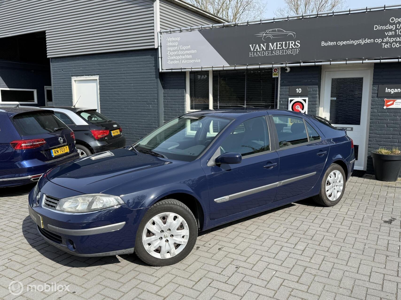 Renault Laguna 2.0-16V Business, airco, trekhaak, apk 04-202, Zwart, 4 cilinders, Blauw, Origineel Nederlands