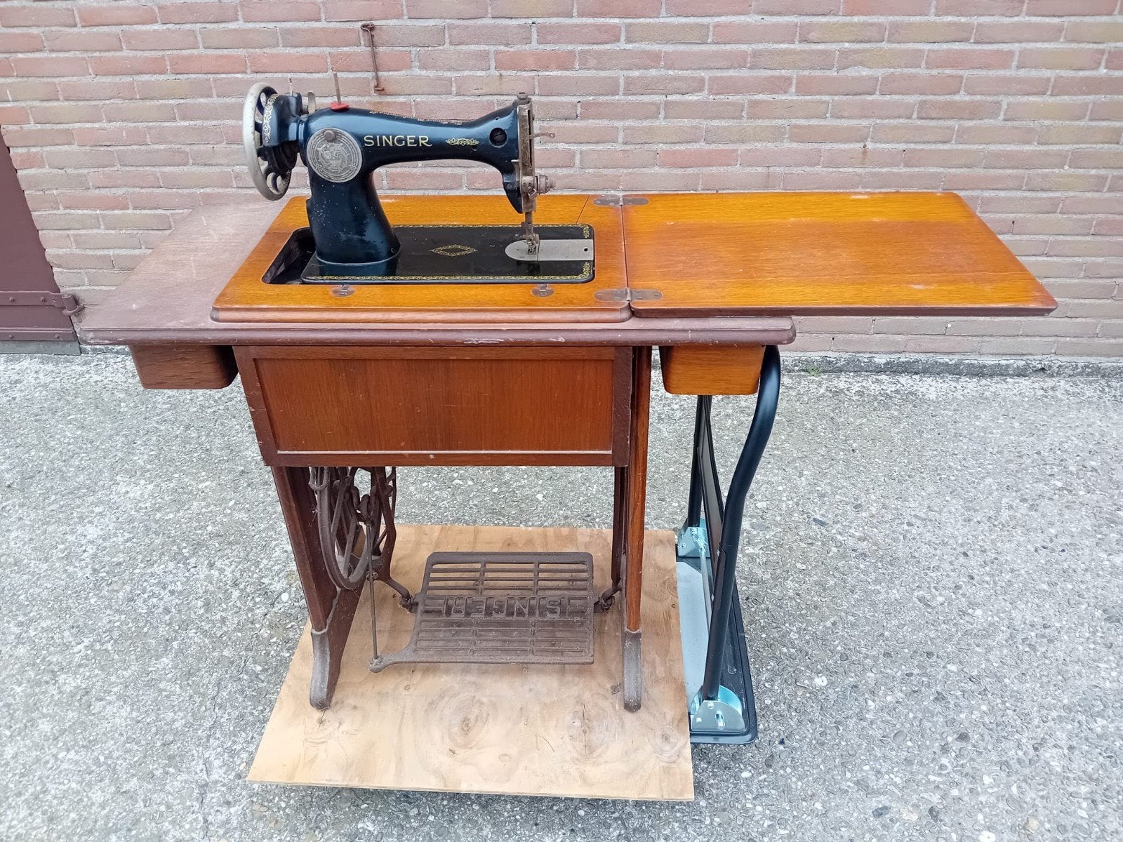 Antieke Singer Naaimachine met Houten Tafel, Ophalen