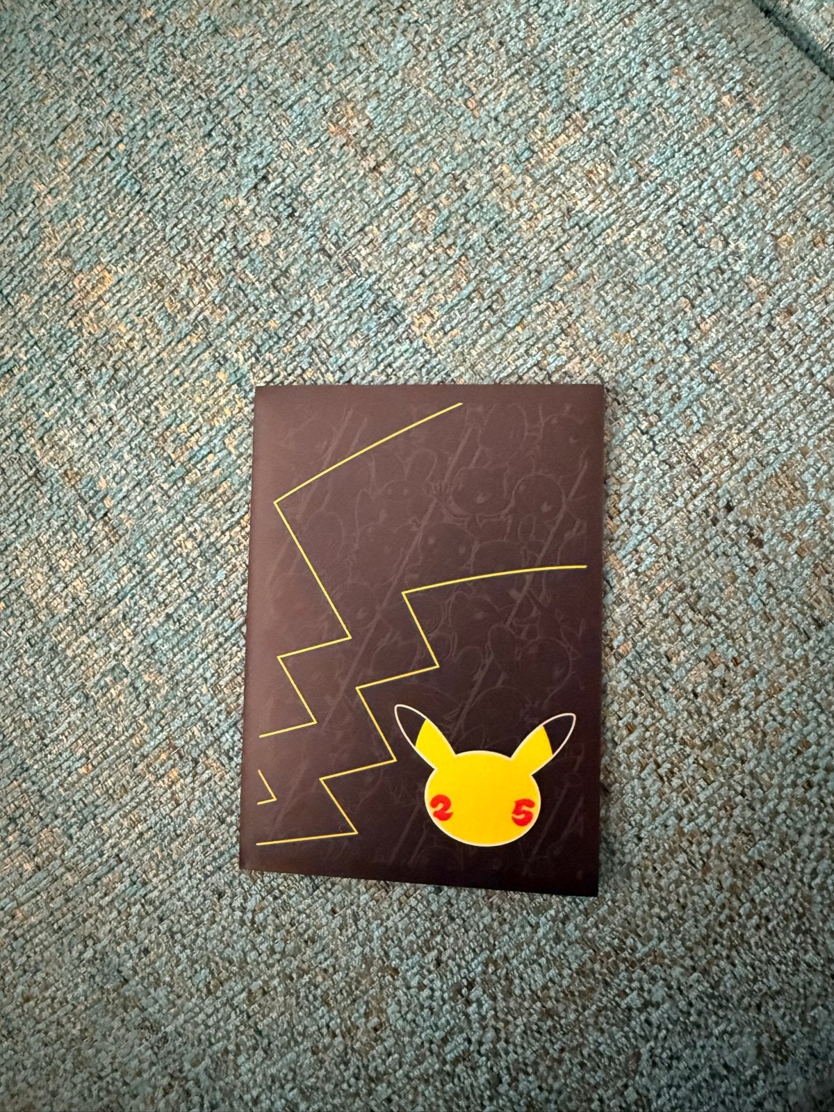Pokémon Celebrations Elite Trainer Box kaarten (6 stuks), Hobby en Vrije tijd, Verzamelkaartspellen | Pokémon, Ophalen, Zo goed als nieuw