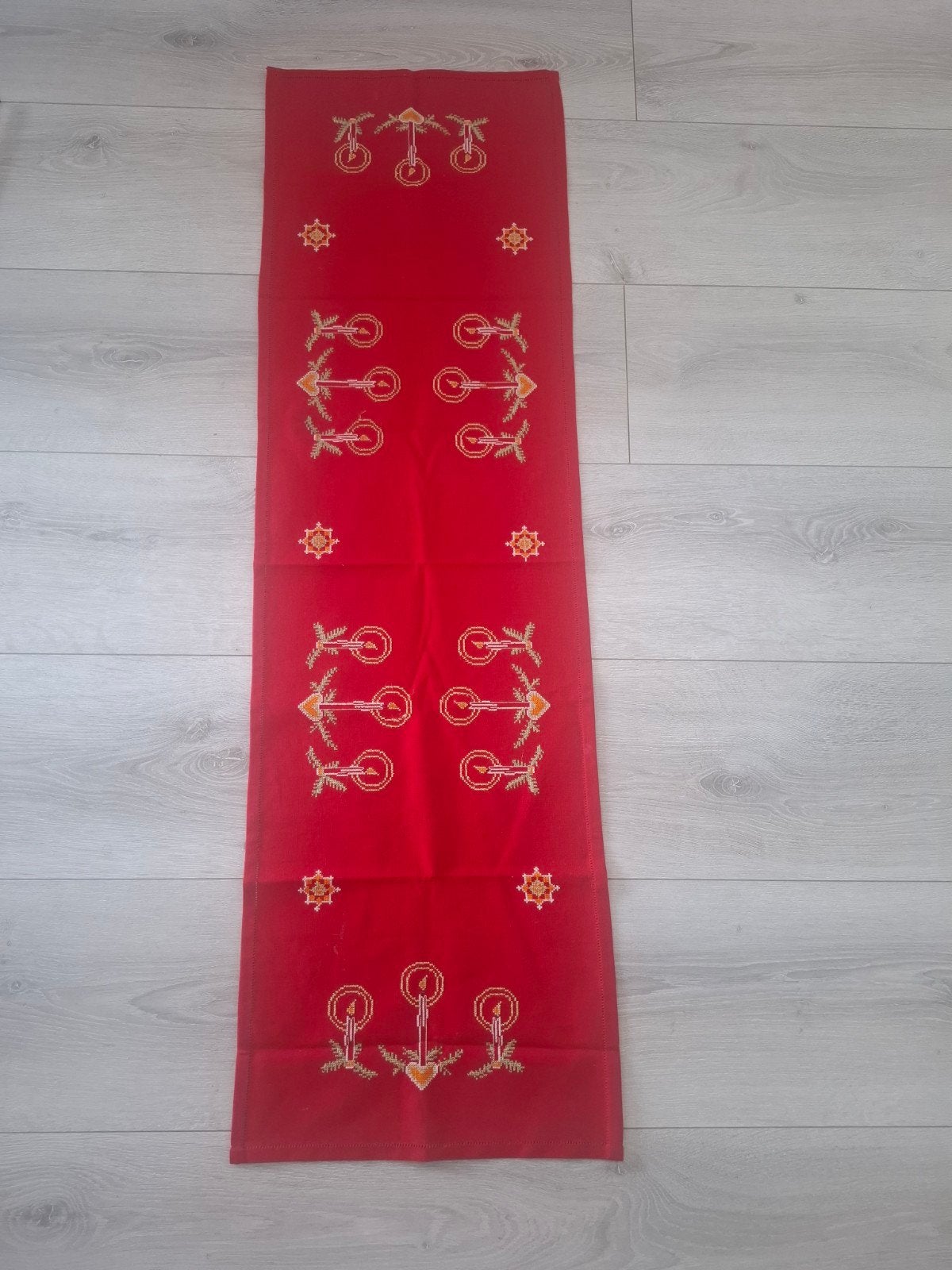 Prachtige, geborduurde, rode kerstloper, 131 x 39, Diversen, Ophalen of Verzenden, Zo goed als nieuw