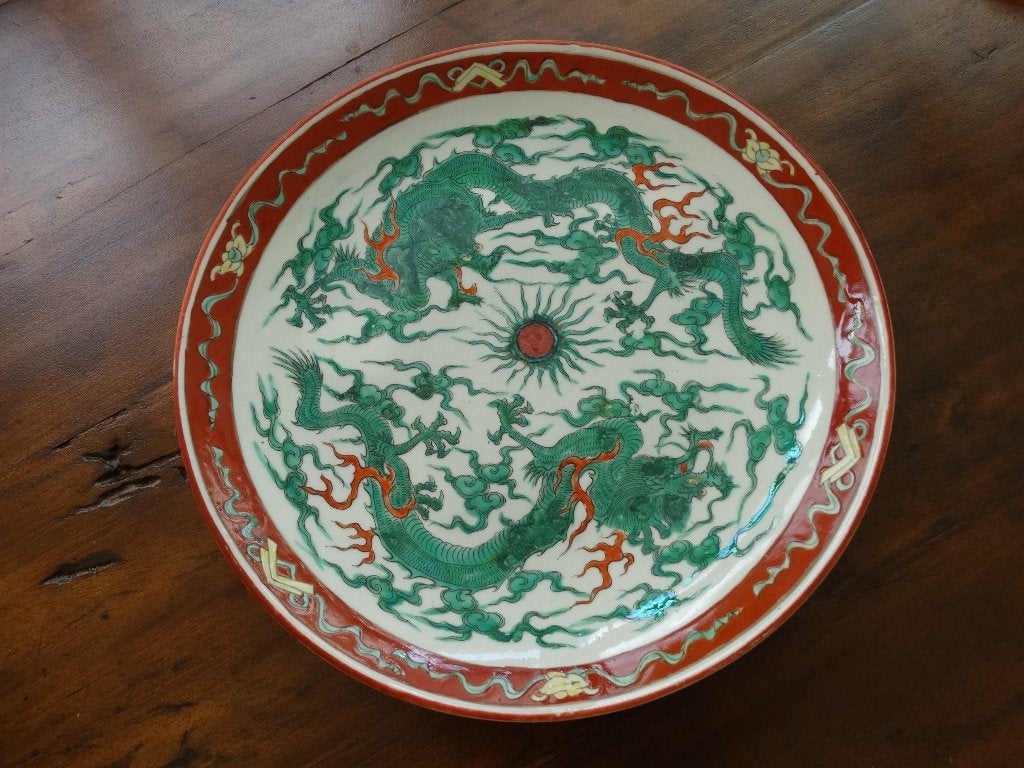 bord met 2 vijftenige groene draken, 5 tenen, 31 cm, Antiek en Kunst, Ophalen