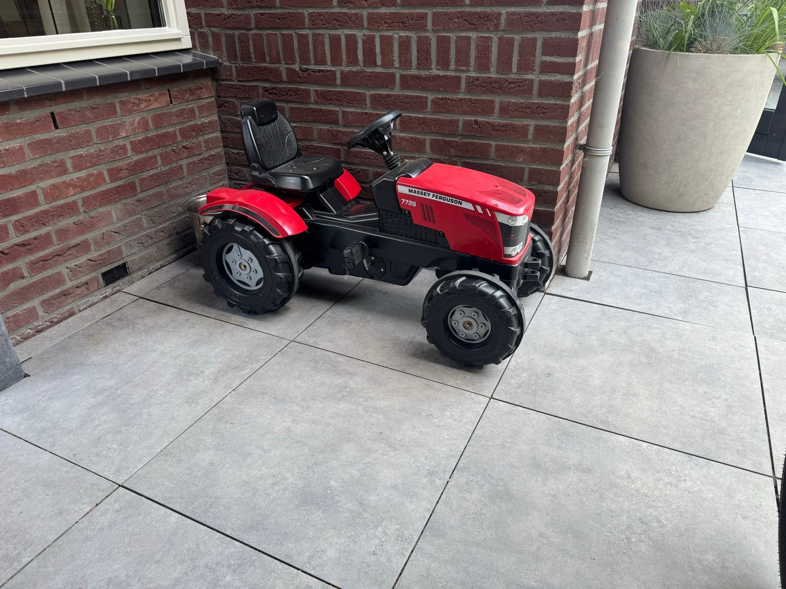 Rode Massey Ferguson kindertractor + tankwagen + aanhanger, Kinderen en Baby's, Speelgoed | Speelgoedvoertuigen, Ophalen of Verzenden