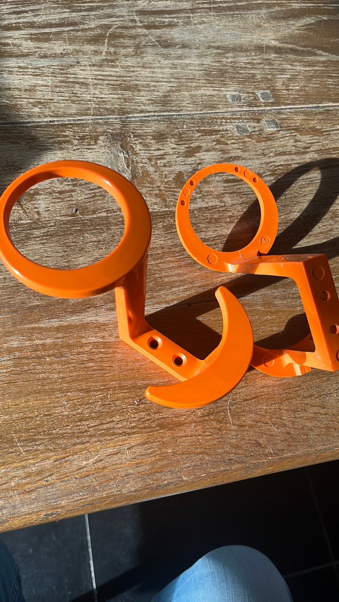 2 space-age jaren 70 kapstokhaken in een mooie oranje kleur, Ophalen of Verzenden, Huis en Inrichting
