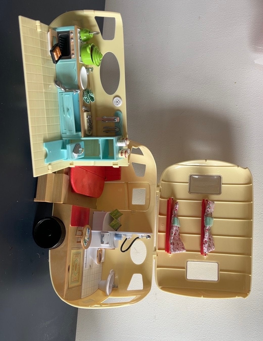 Sylvanian Families Caravan Set met Tuin, Familie & Servies, Ophalen of Verzenden, Zo goed als nieuw, Jongen of Meisje