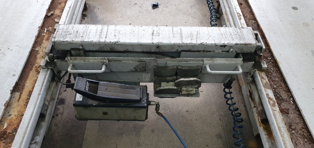 Brugkrik hefbrugkrik autokrik Maha Magus J20PNX 2000Kg 2010, Ophalen