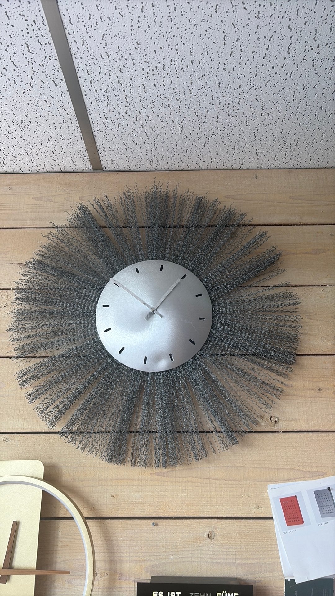 Brush clock, Ophalen of Verzenden, Zo goed als nieuw, Wandklok