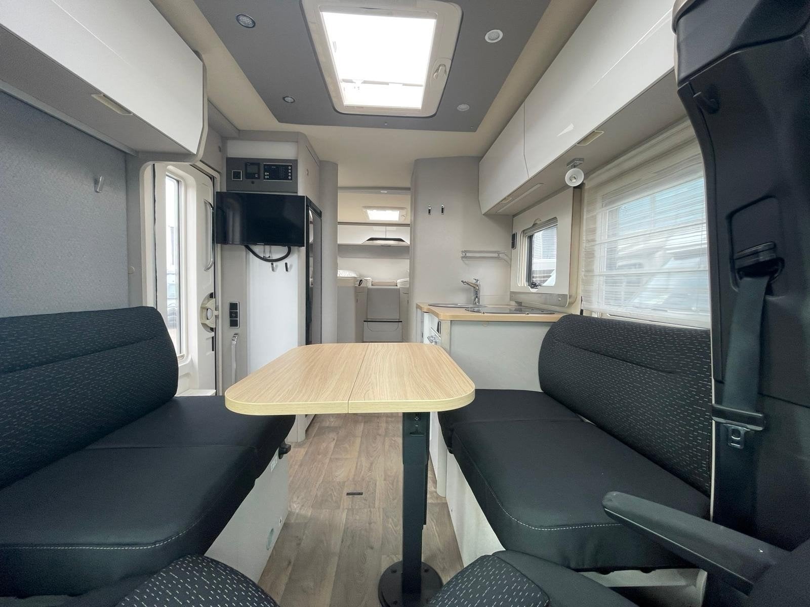 Hymer Tramp S 685 Mercedes (bj 2022), Caravans en Kamperen, Automaat, 7 tot 8 meter, Bedrijf, Diesel