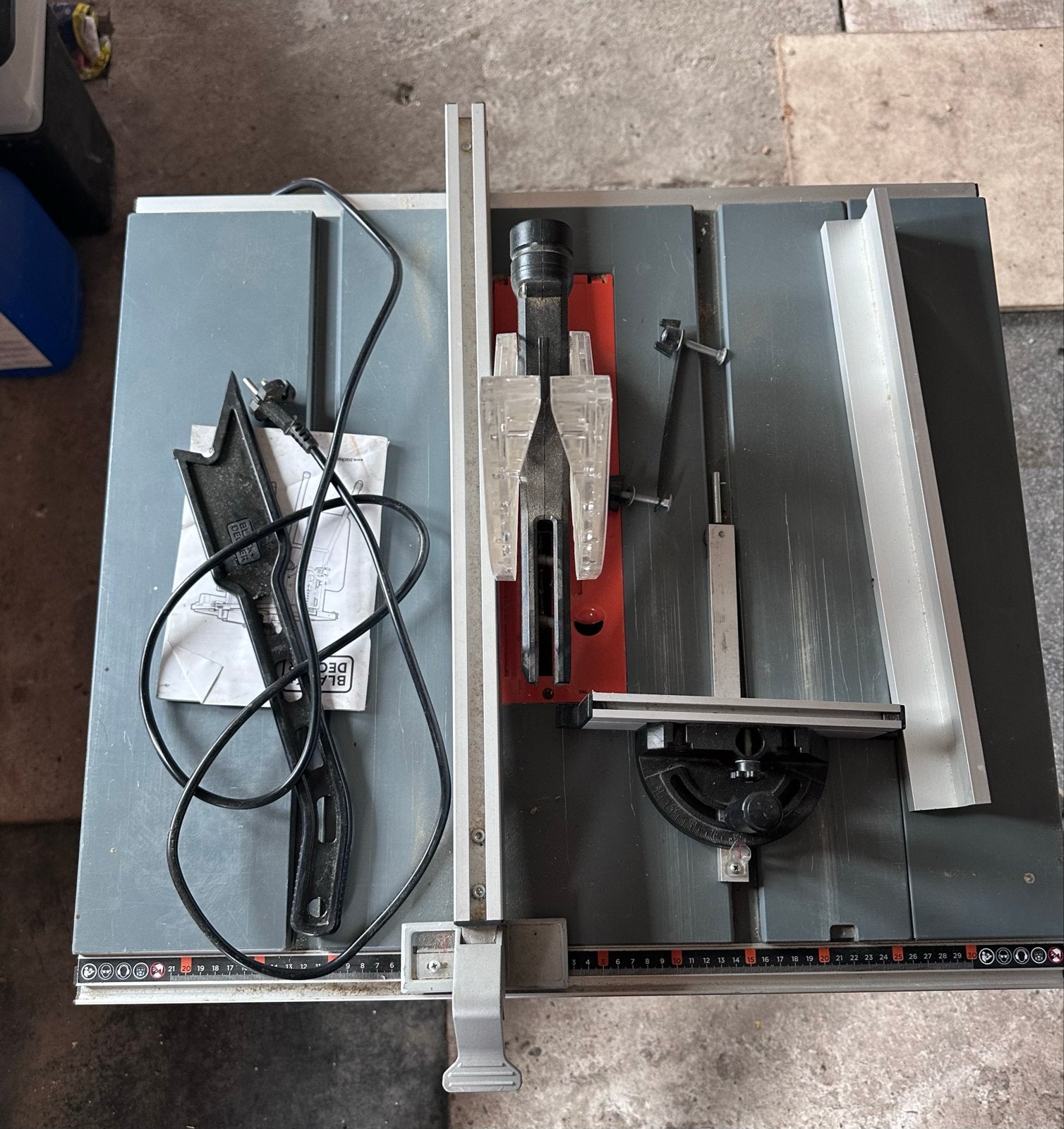 Black & Decker Zaagmachine - Tafelzaag, Ophalen, Gebruikt, Cirkelzaag, 600 tot 1200 watt