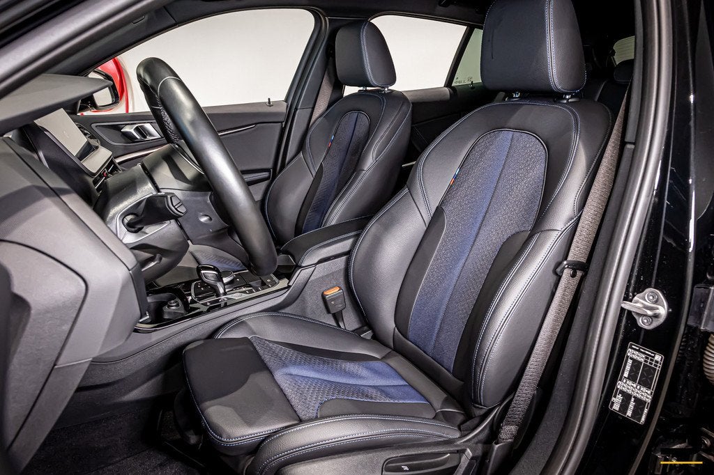 BMW 1-serie 118i|M-sport|Leder|Sportstoelen|Cam|CarPlay, Auto's, BMW, 136 pk, Zwart, Zwart, Bedrijf