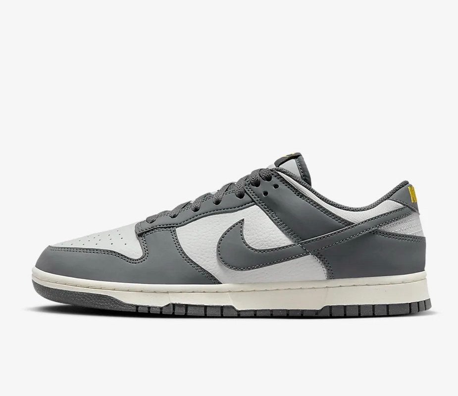 Nike dunk low ‘iron grey lightning’ - maat 41, Product.Safety.ENEA@nike.com, Overige kleuren, Nike, Nieuw
