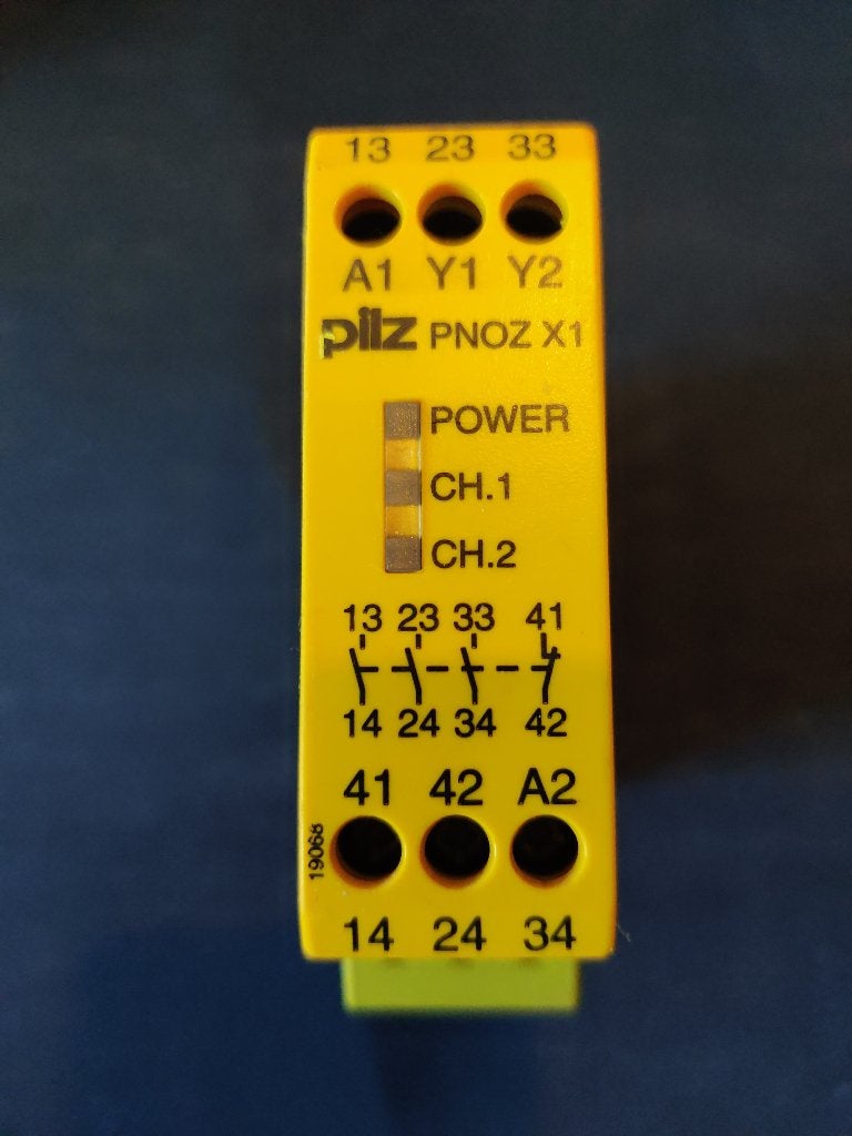 Pilz PNOZ X1 24VAC/DC 3n/o 1n/c Safety Relay, Ophalen of Verzenden, Nieuw