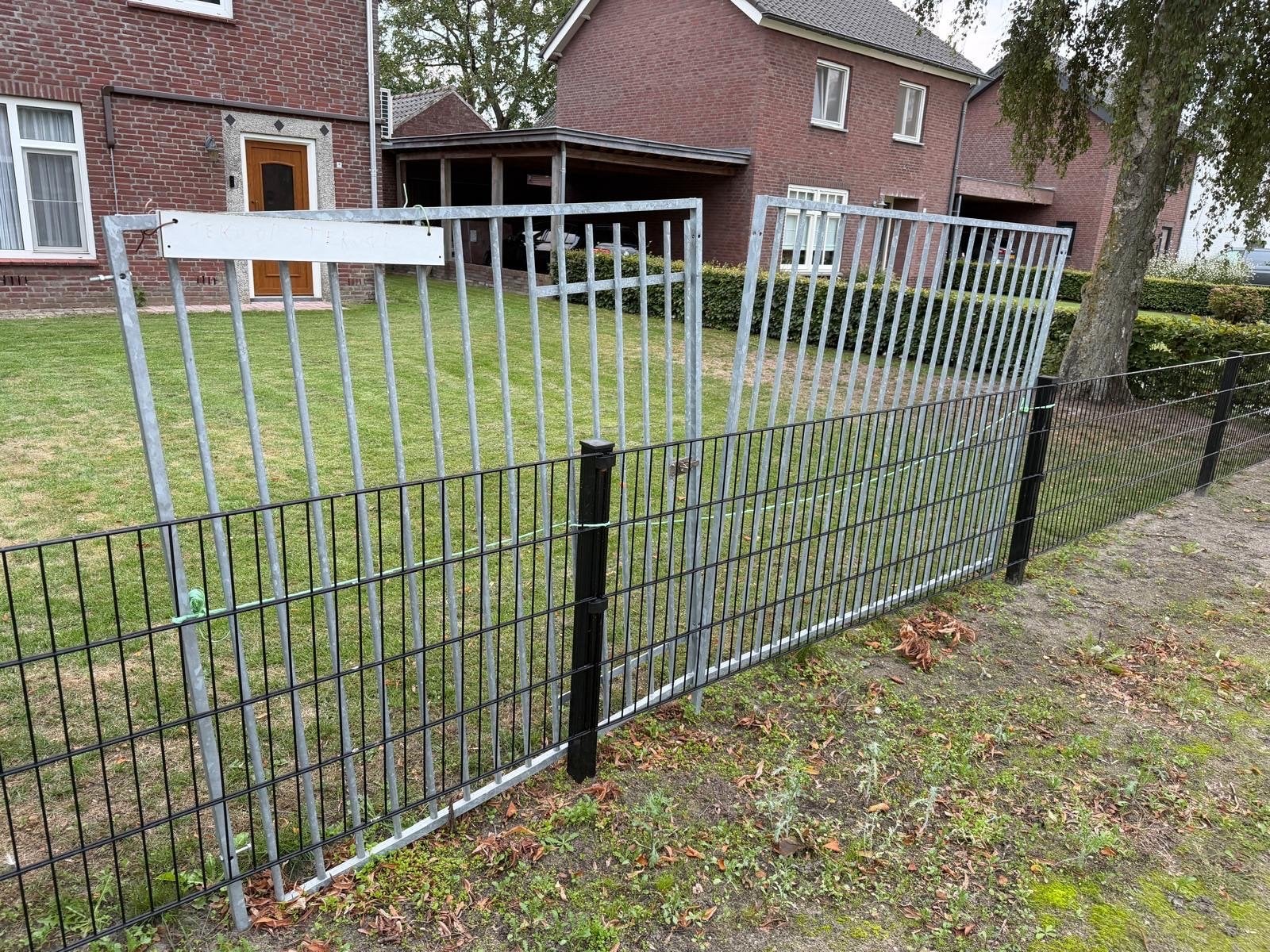 Hekwerk 2 delen: 150x150 cm en 200x150 cm, Ophalen, Met poort, Gebruikt, Tuinhek