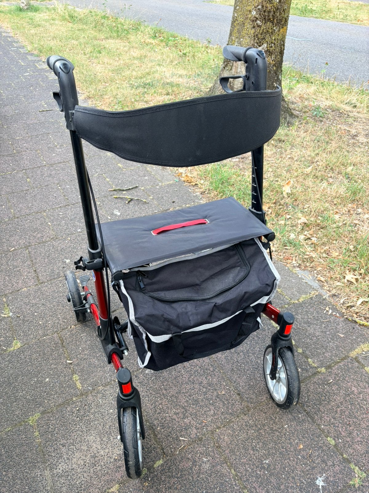 Rode rolllator Vermeiren, Diversen, Ophalen, Opvouwbaar, Zo goed als nieuw