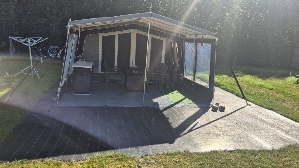 Caravan met voortent en luifel, Caravans en Kamperen, Vast bed, Standaardzit, Kip, Particulier