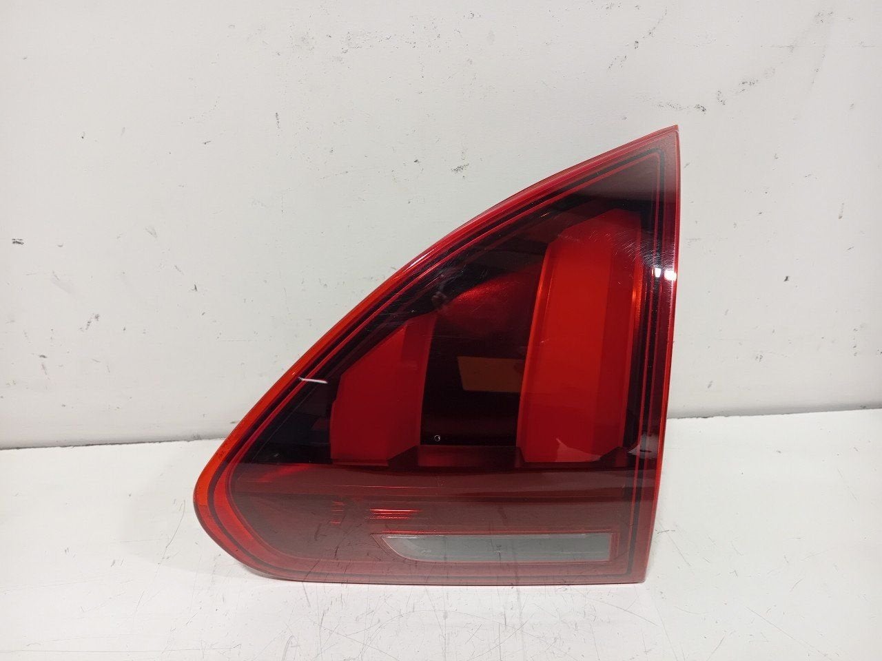 Achterlicht kofferdeksel achterklep rechts Peugeot 2008, Onderdelen@venauto.nl, Van der Ven Autorecycling B.V., Gebruikt, Ettenseweg 76, 4706 PB Roosendaal, The Netherlands