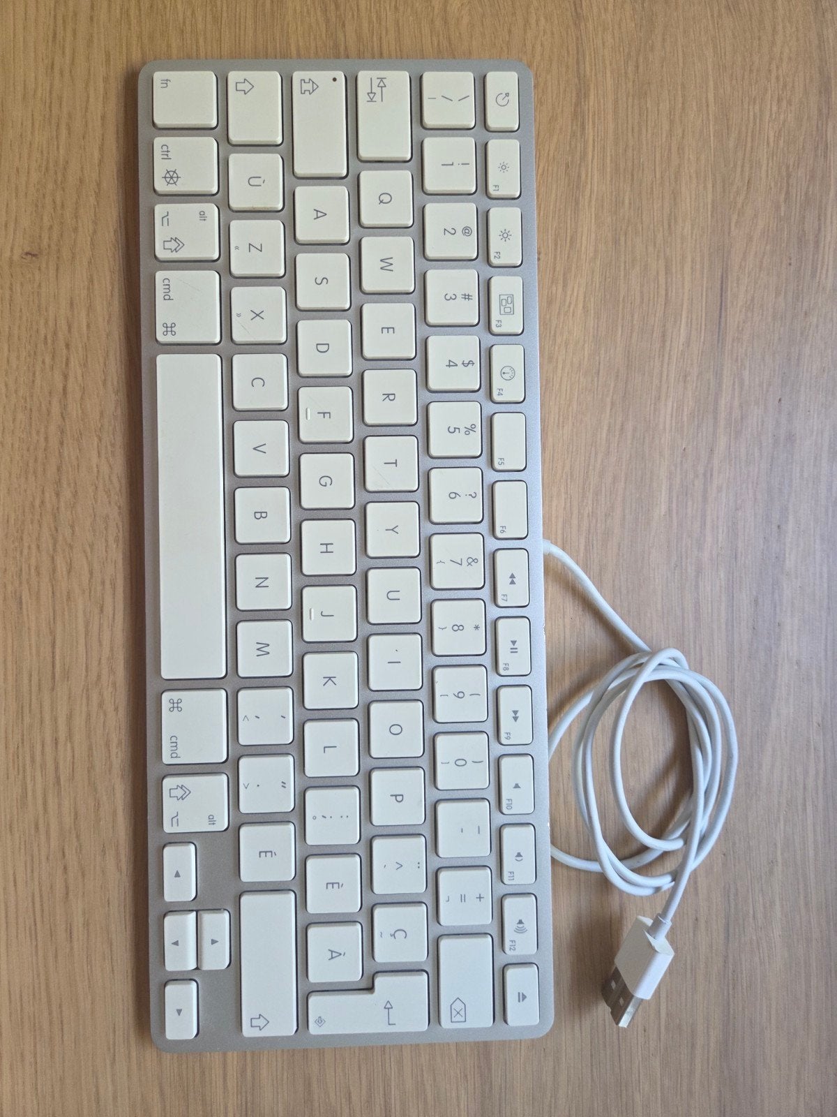 Apple A1242 bedraad toetsenbord - Qwerty, Gebruikt, Plug-and-play, Ophalen of Verzenden, Qwerty