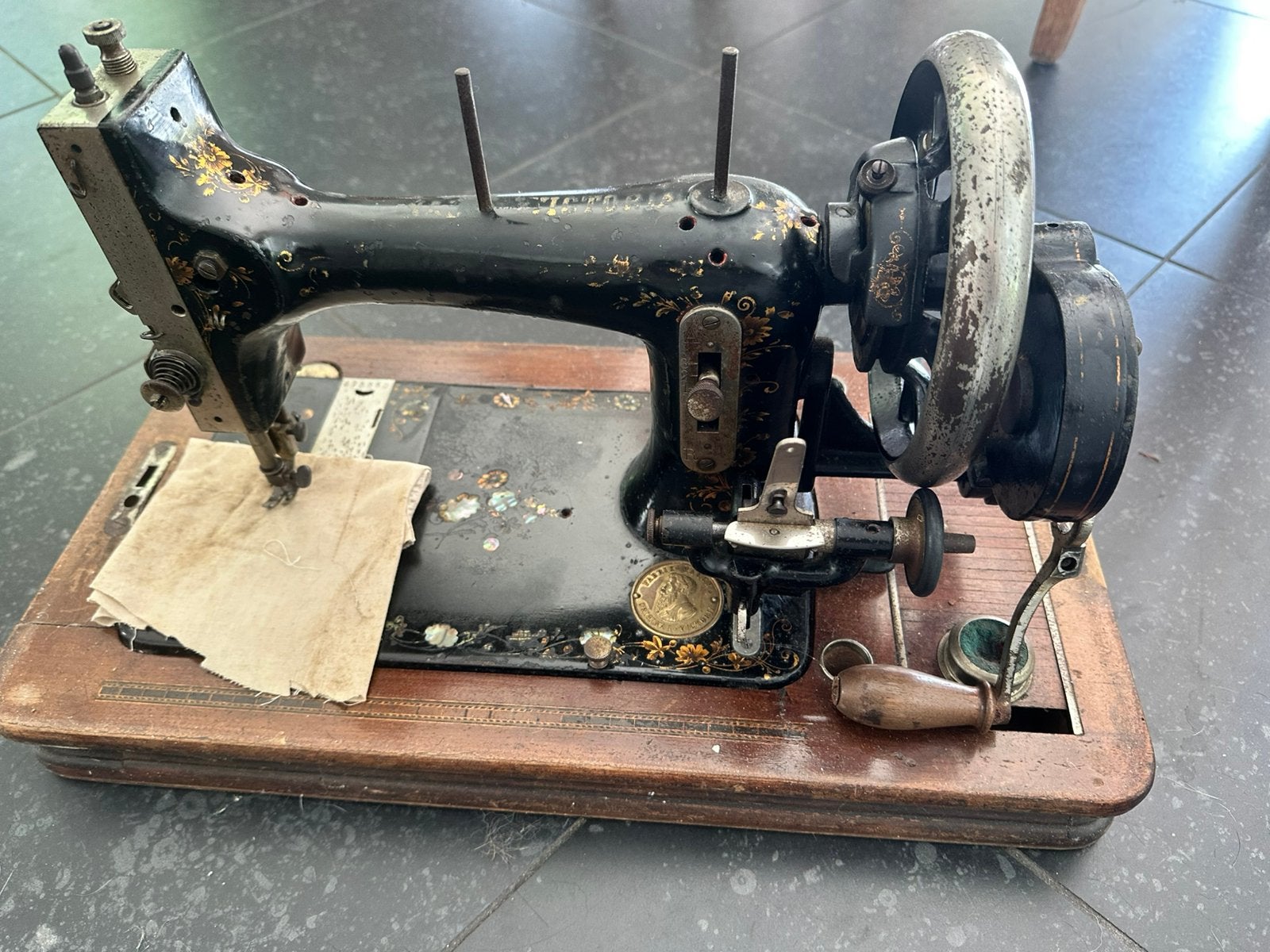 Handgedreven naaimachine, Antiek en Kunst, Ophalen