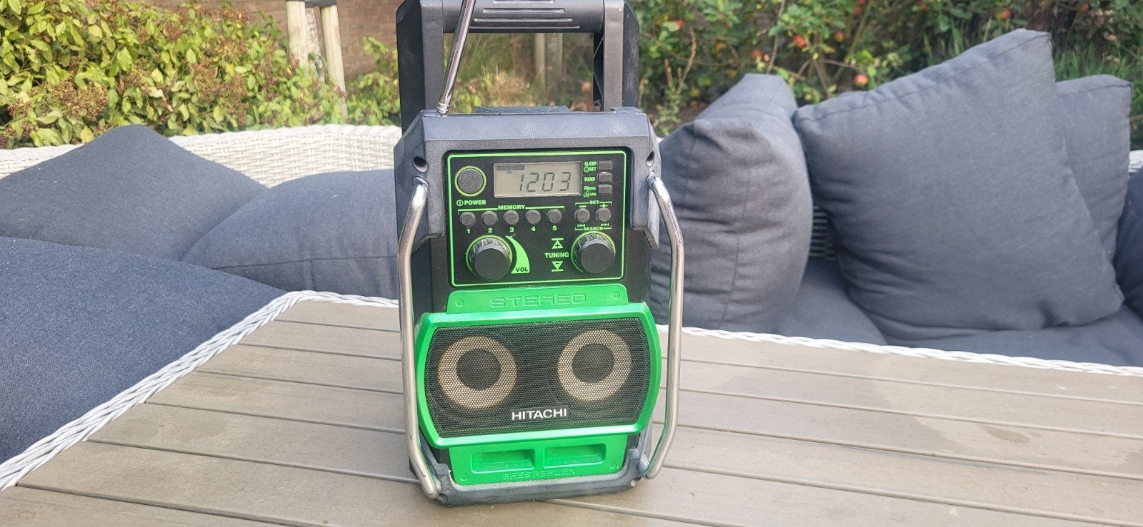 Hitachi Hikoki Bouwradio met 2 accu's en lader, Ophalen of Verzenden, Gebruikt, Bouwradio
