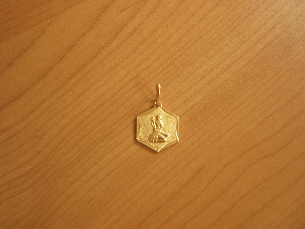 Gouden zeshoekige kettinghanger Maagd virgo sterrenbeeld, Ophalen of Verzenden, Zo goed als nieuw, Kruis of Symbool, Goud