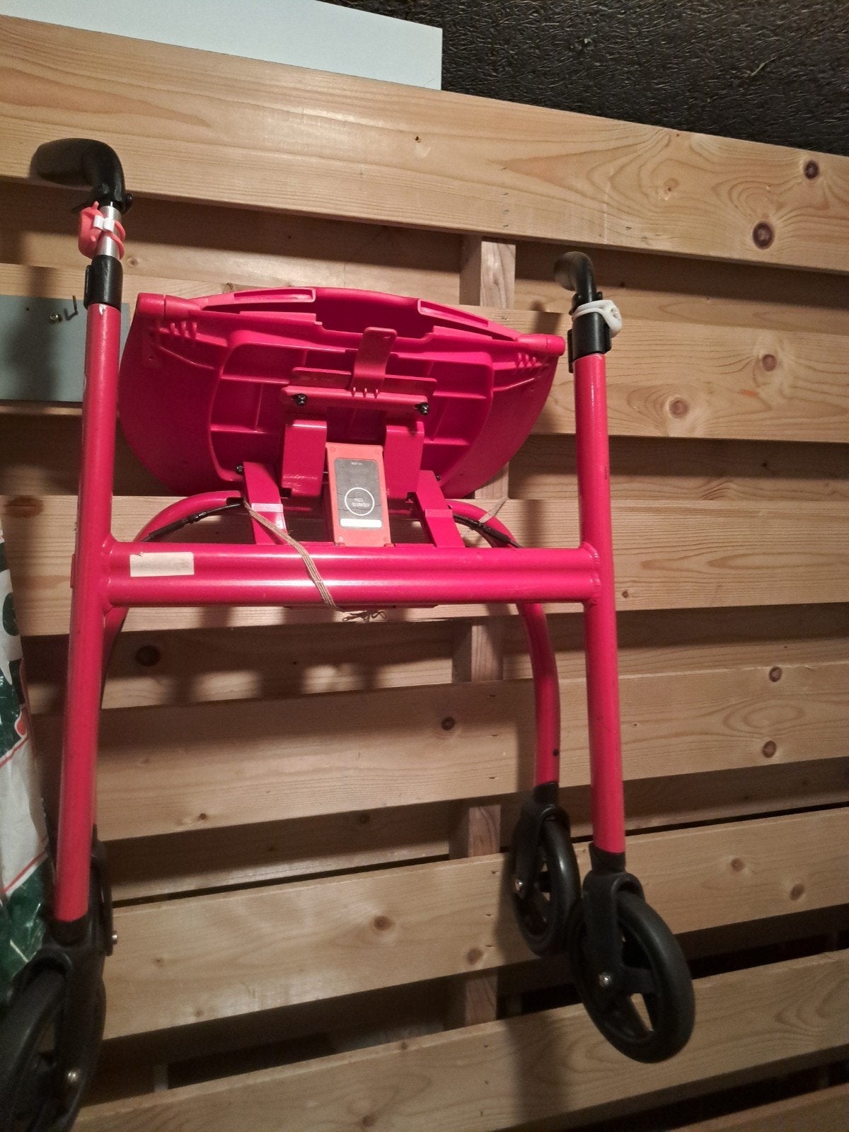 Rollator, zg Parkinsonrollator met omgekeerde remfunctie., Diversen, Rollators, Ophalen, Opvouwbaar, Zo goed als nieuw