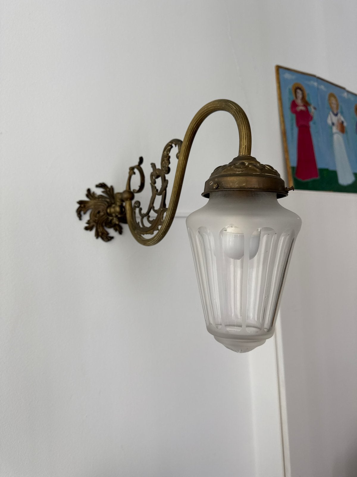 Antieke koperen wandlamp met glazen kap, Ophalen of Verzenden