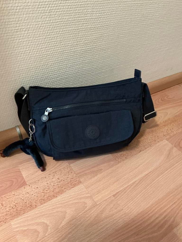 Merk: Kipling schoudertas kleur donkerblauw, Ophalen of Verzenden, Zo goed als nieuw, Blauw, Kipling