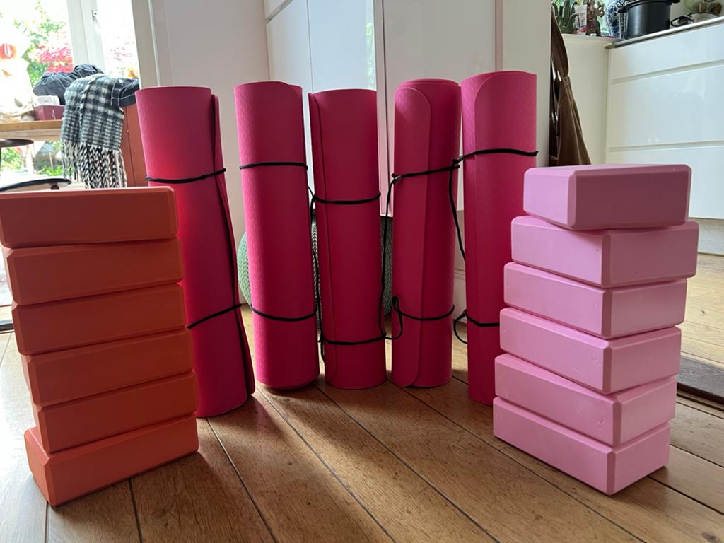 5 roze yogamatten + 12 blokken voor yoga oranje en roze, Ophalen of Verzenden, Zo goed als nieuw, Yogamat