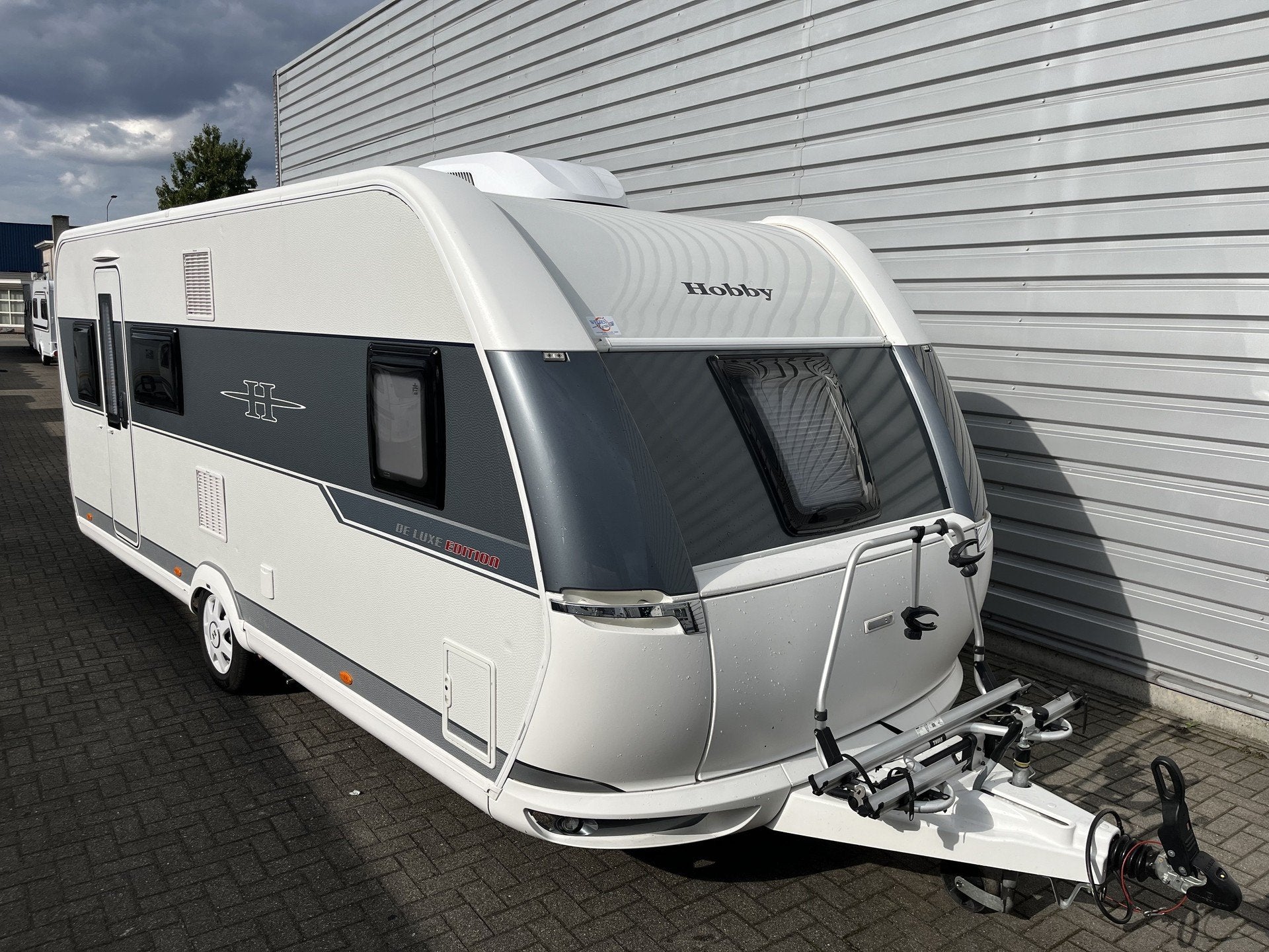Hobby 560 KMFE De Luxe edition airco en mover (bj 2017), Hobby, Bedrijf, 5 tot 6 meter, Tot en met 6