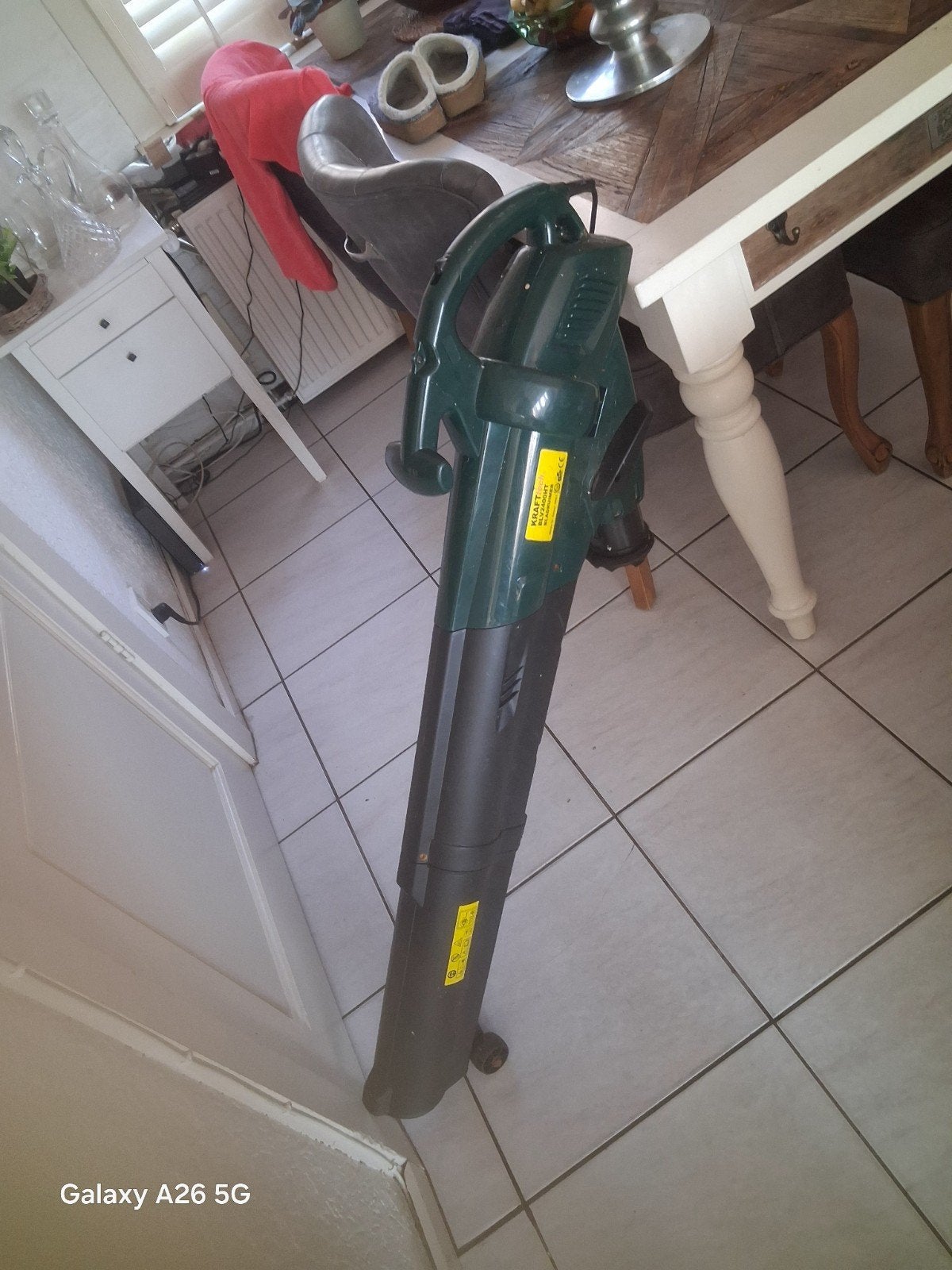 Professionele bladblazer zonder zak - 2400W, KRAFT, Gebruikt, Handgedragen, Met neuswiel