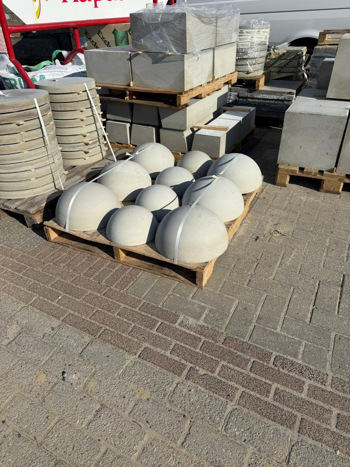 Beton halve bol weg afzetting, Ophalen, Nieuw, Cuneraweg, Koning beton