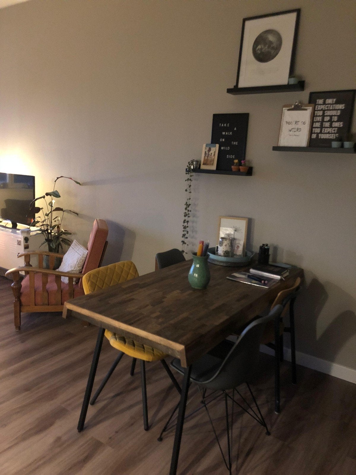 Robuuste houten eettafel met metalen poten, Huis en Inrichting, Gebruikt, 100 tot 150 cm, Industrieel, Modern, 50 tot 100 cm