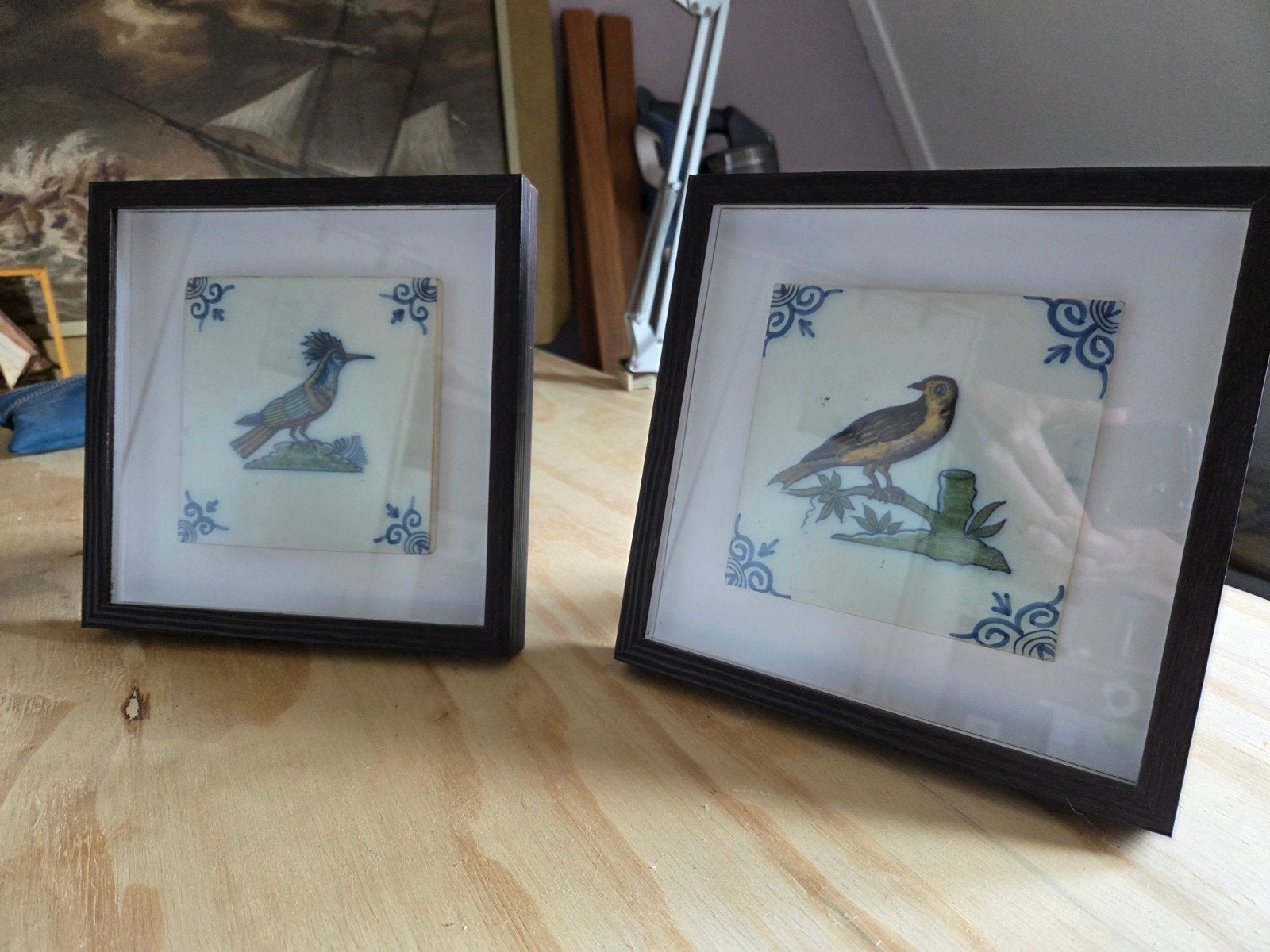 2x Polychroom handgeschilderde tegel Harlingen vogels, Antiek en Kunst, Ophalen of Verzenden