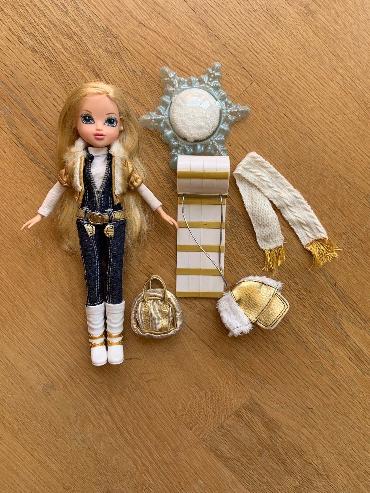 Moxie Girlz Rare Magic Snow Winter Outfit 2010 | Vintage, Verzamelen, Poppen, Ophalen of Verzenden, Zo goed als nieuw, Fashion Doll