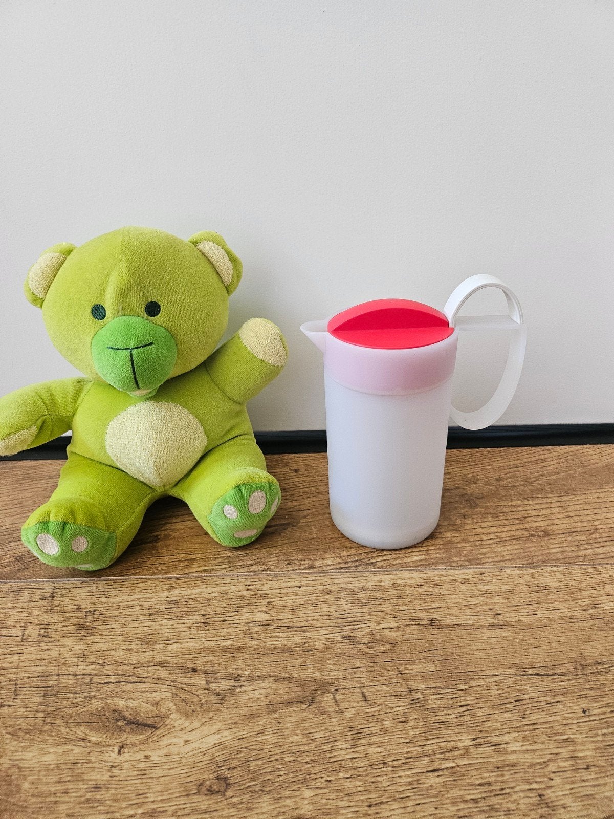 Tupperware melkopschuimer wit rood €10, Wit, 500 ml, Beker of Kan, Met deksel