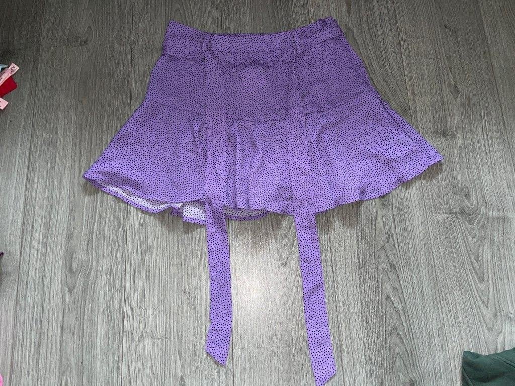Stradivarius paarse ruffle broek rok met centuur mt L nieuw, Kleding | Dames, Rokken, Paars, Maat 42/44 (L), Ophalen of Verzenden