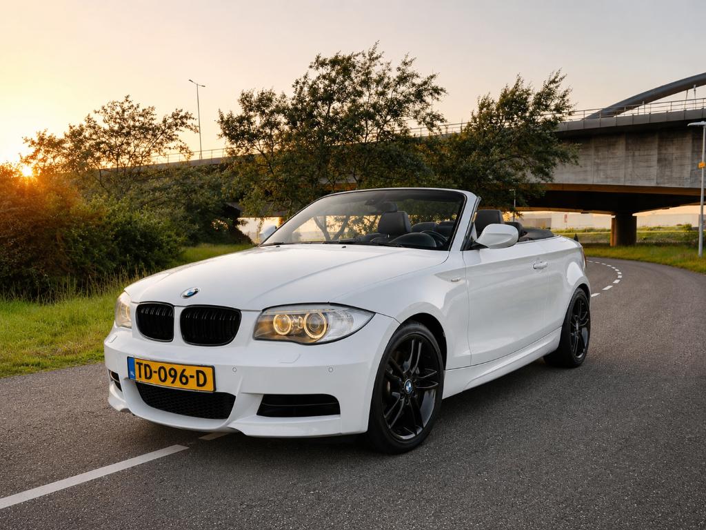 BMW 135i 2012 cabrio, DCT, nieuwe banden! Harman/Kardon, Auto's, Achterwielaandrijving, Zwart, Cabriolet, 4 stoelen