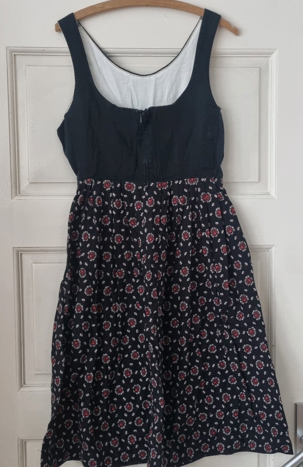 Zwarte dirndl + oranje bloemen maat 40 Oktoberfeest trachten, Maat 38/40 (M), Ophalen of Verzenden, Kleding, Overige thema's