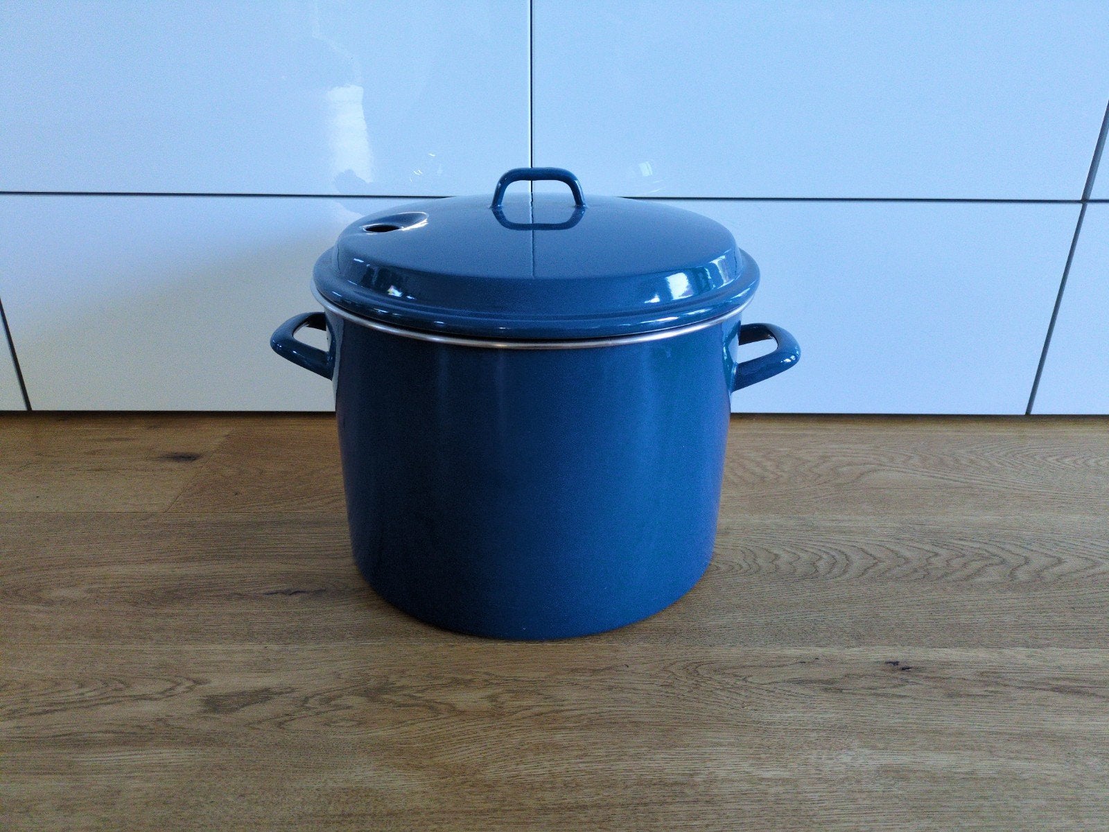 Grote blauwe emaille kookpan met deksel, Gebruikt, Ophalen of Verzenden, Kookpan, Met deksel